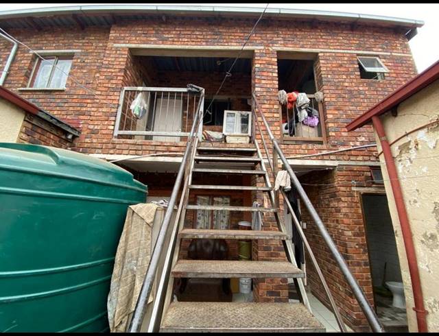 BUSINESS FOR SALE IN BEZUIDENHOUT VALLEY